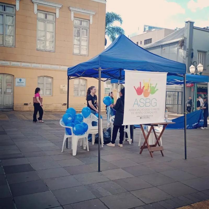 Ações do Dia do Surdo pela ASBG e Feira de Artesanato na Via Del Vino.