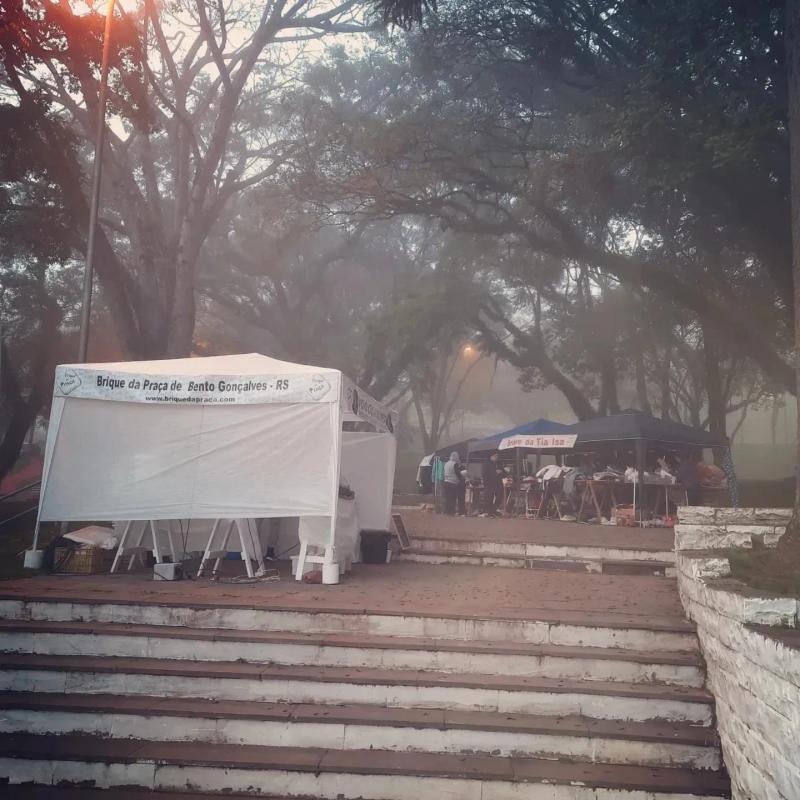 Vespera do Dia das Mães (13/05) foi Dia de Brique da Praça em Bento.