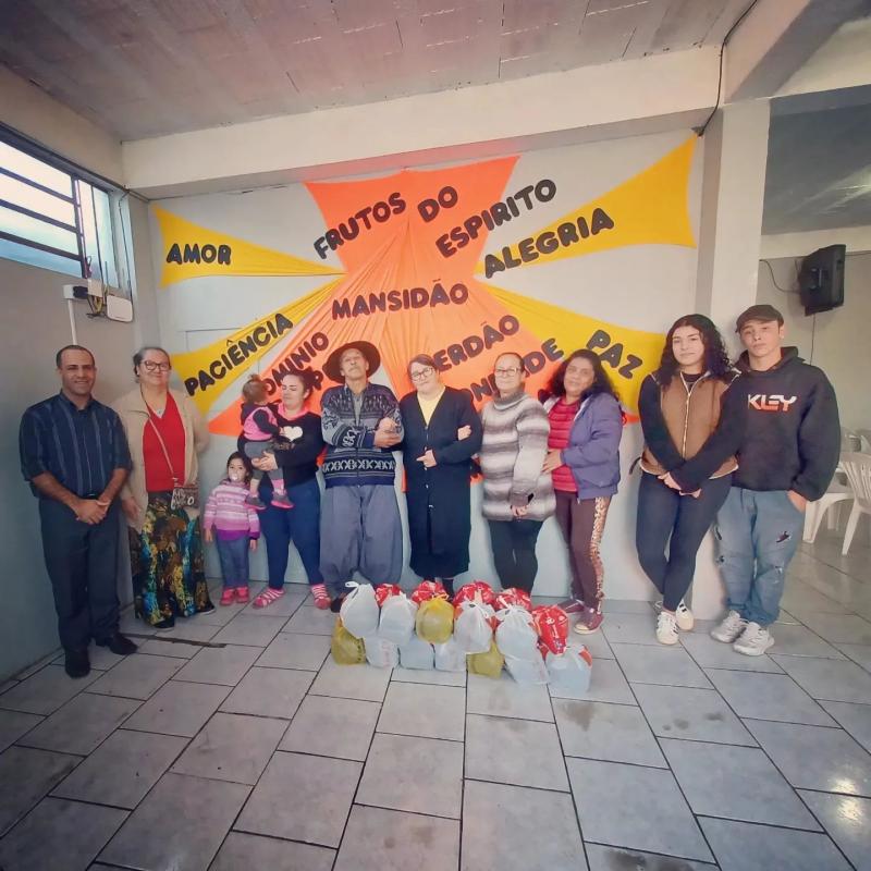 Famílias ganham doação de Arroz e Feijão