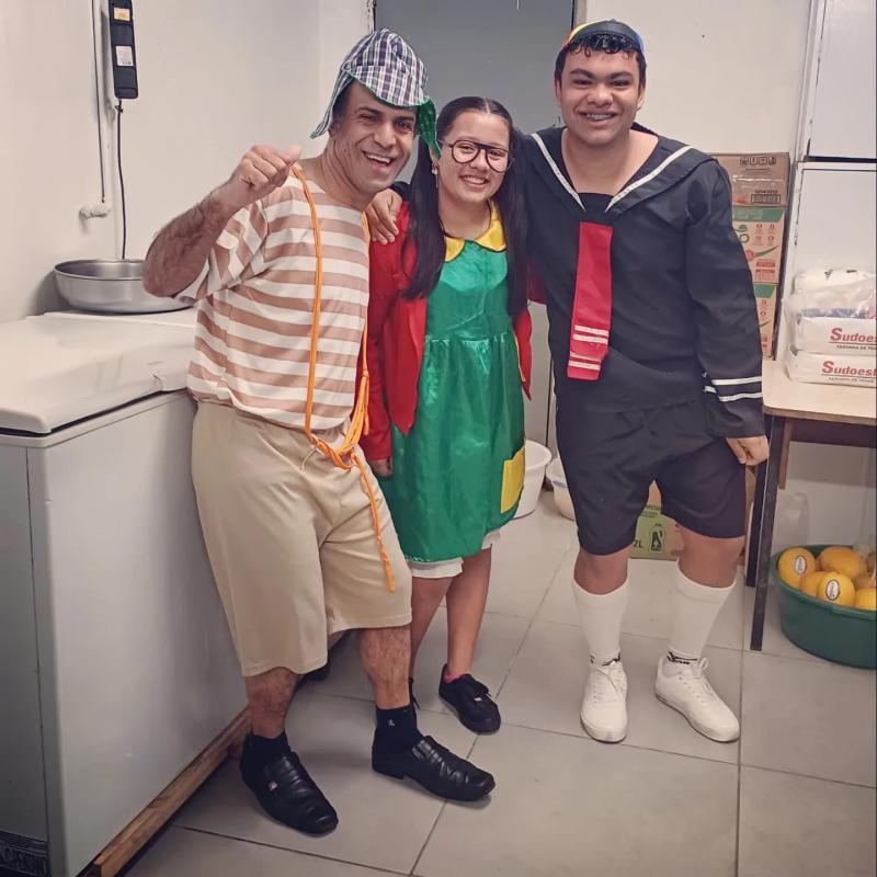 Chaves, Chiquinha e Kiko no SCFV A Toquinha da Amizade
