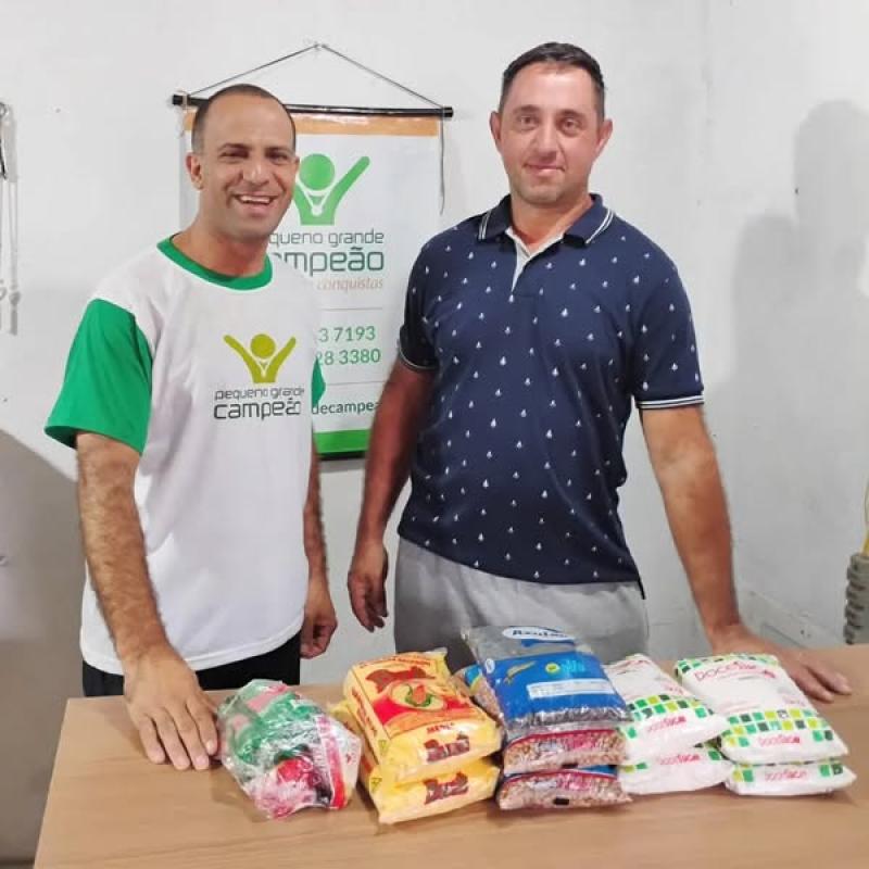 Alimentos doados ao Sr. Francisco