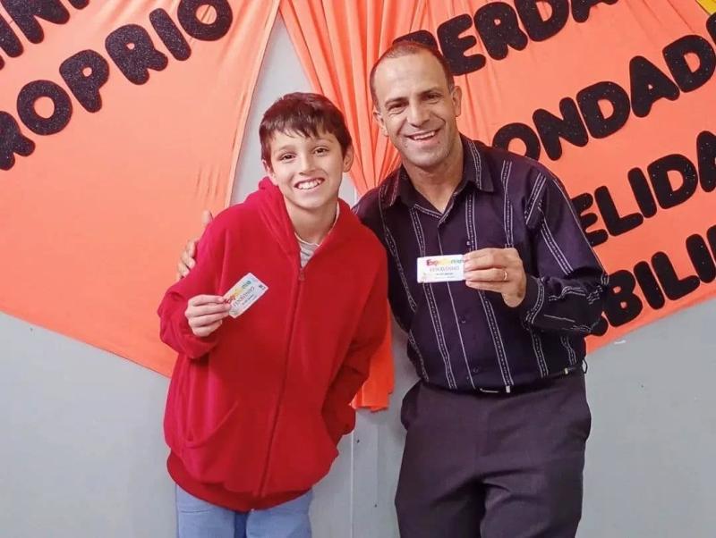 Ingressos da ExpoBento sendo Distribuidos